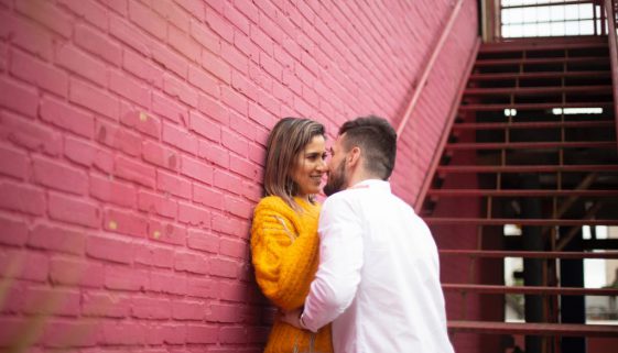 couples kissing